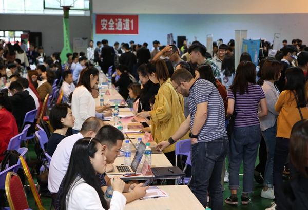 景德镇陶大举办2018届毕业生春季就业招聘会