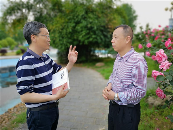 喻镇荣在江西工艺美院举行学术讲座