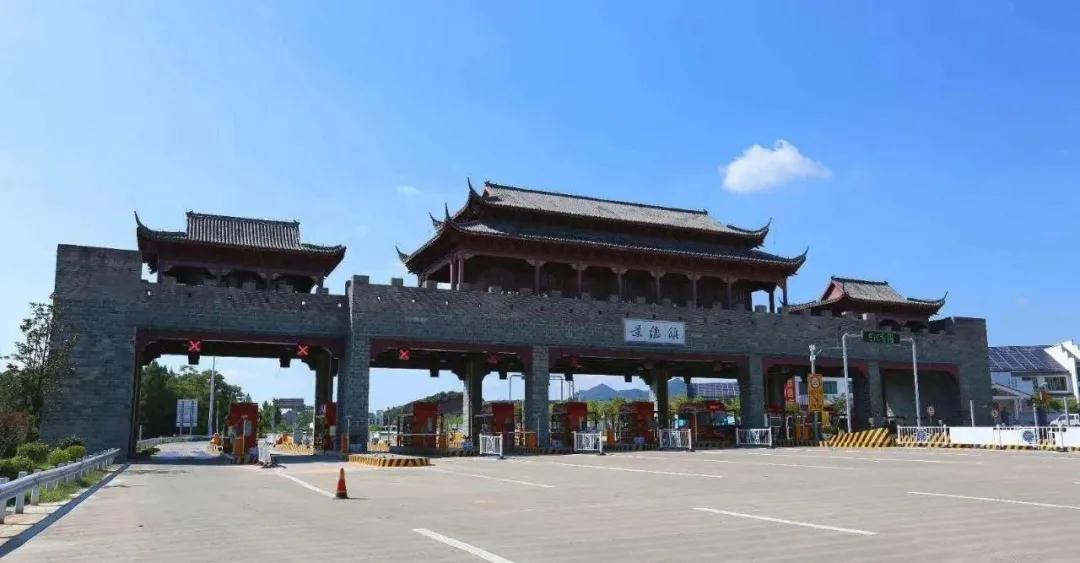 《喻镇荣：如何打造一座与世界对话的城市》引发全国读者热议！