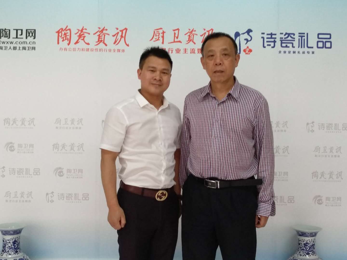 欢迎麦步卫浴总经理唐玉东到报社交流