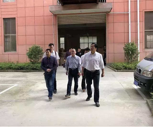 浙江省市县三级安监局领导莅临迪尔雅卫浴进行安全工作视察