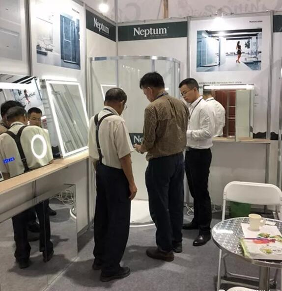 莱博顿淋浴房亮相泰国建材展 刮起卫浴中国风