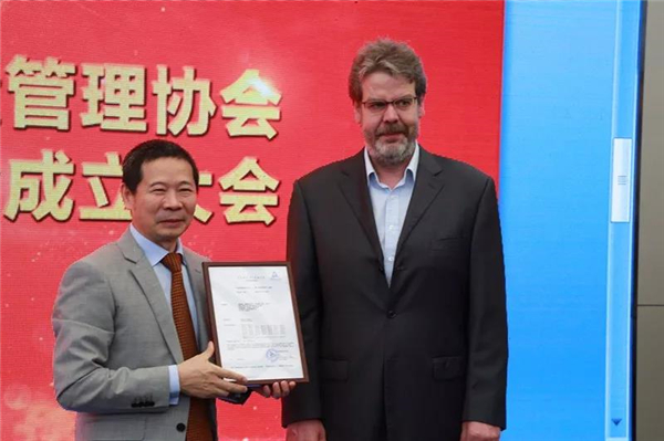 佛山市理想卫浴有限公司荣膺入选“2018年度卫浴产品十大质量奖”并被推选为协会会长单位