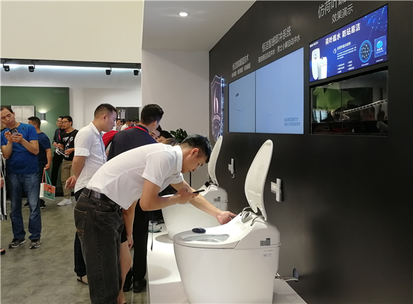 聚焦2018上海厨卫展丨智感即冲的Q10来了！