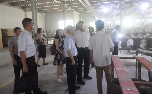 省市领导莅临都龙卫浴参观指导智造生产