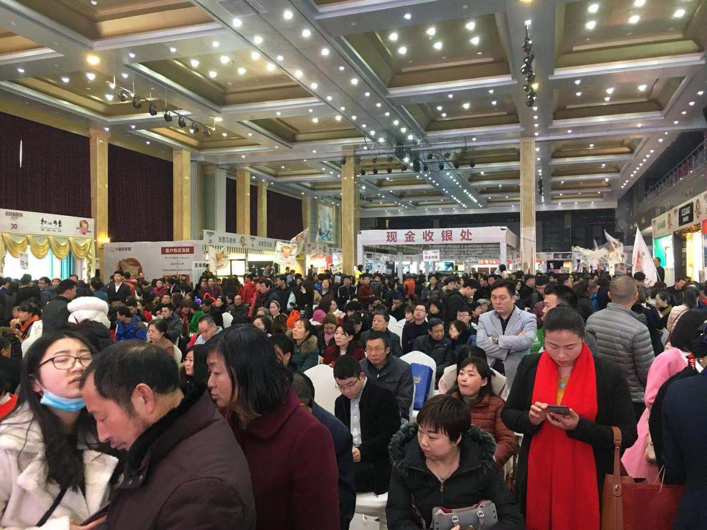 浪鲸卫浴X明星杨思琦汪小敏  421全国明星签售惠进入倒计时   