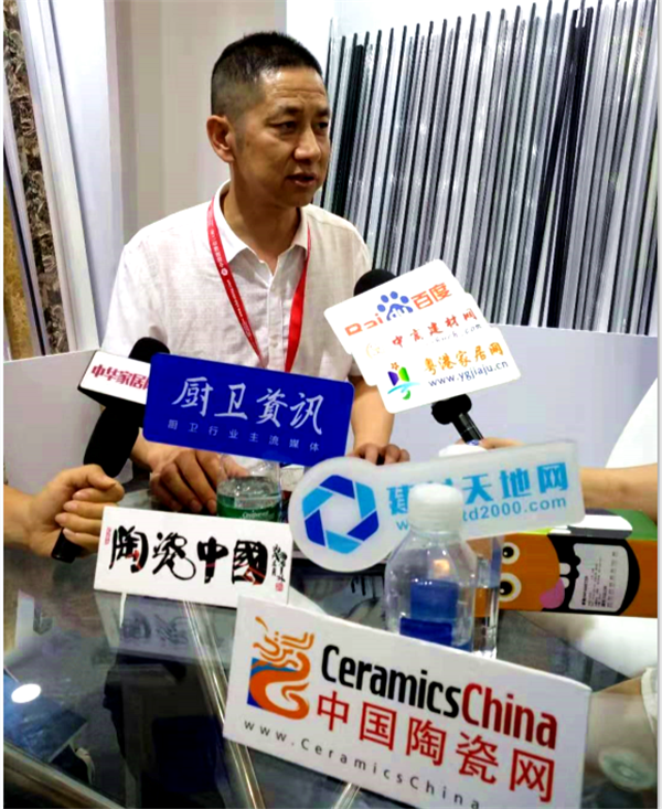 龙异卫浴携多款新品亮相2019中国建博会