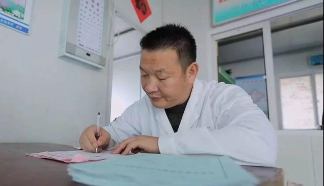 罗劲助力“孤岛医生”山地造房 让漂泊之家幸福靠岸