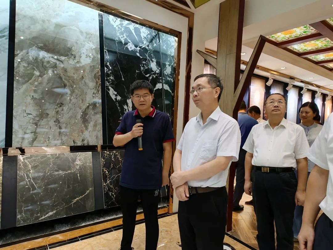 株洲市长陈恢清莅临白兔湖南基地，点赞企业创新精神