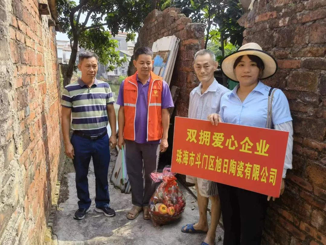 白兔简讯 | 献礼“八一”建军节 慰问传情表敬意