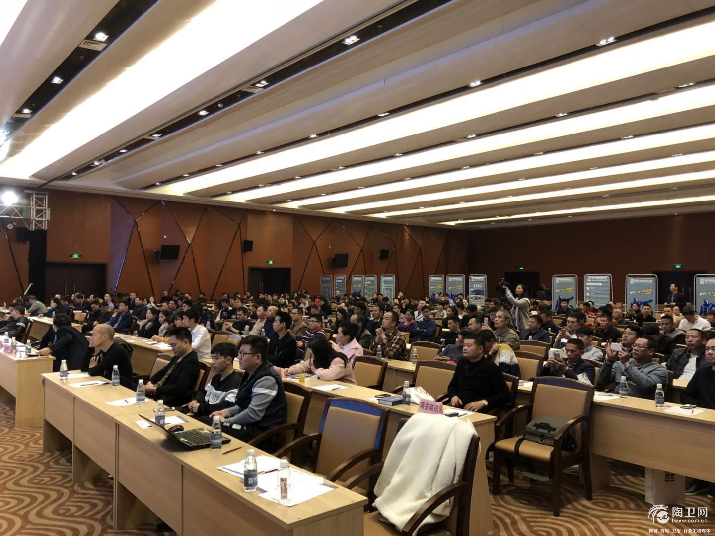 2大会盛况一.jpg