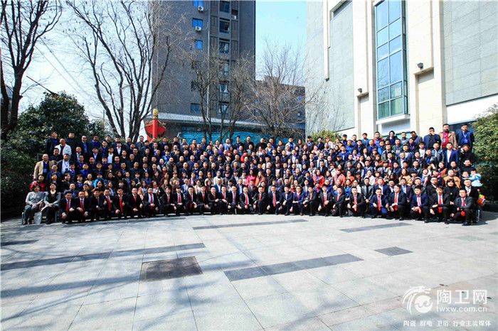 21-心海伽蓝2018经销商年会大合照.jpg