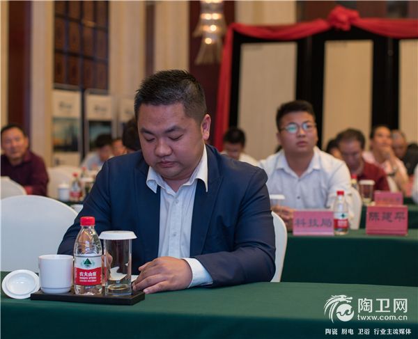 李耘.jpg
