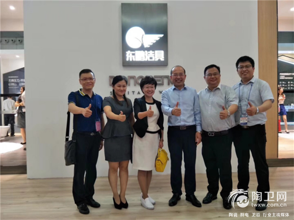漂亮房子.东鹏造 东鹏洁具上海厨卫展盛装亮408.png