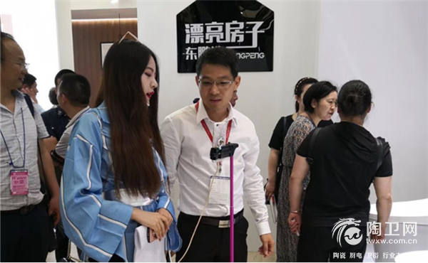 漂亮房子.东鹏造 东鹏洁具上海厨卫展盛装亮1156.png