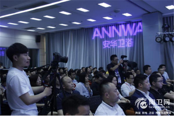 【0602】轻时尚 浴见未来(1)211.png
