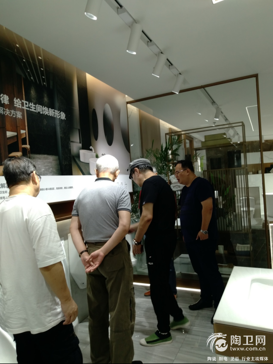 东鹏整装卫浴新展厅，迎来众多大咖来打call441.png