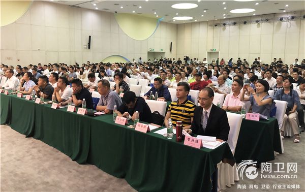 会场气氛火爆.jpg