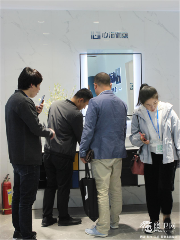 新品首发：心海伽蓝蒙德里安系列风靡北京展657.png