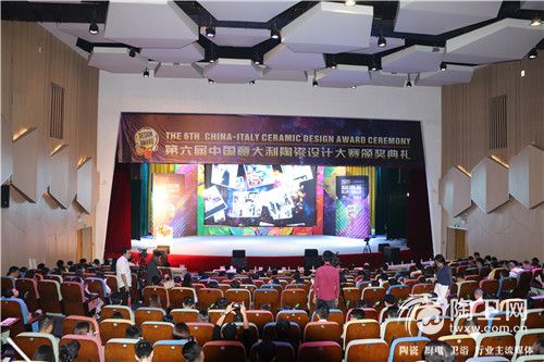 活动现场座无虚席.jpg