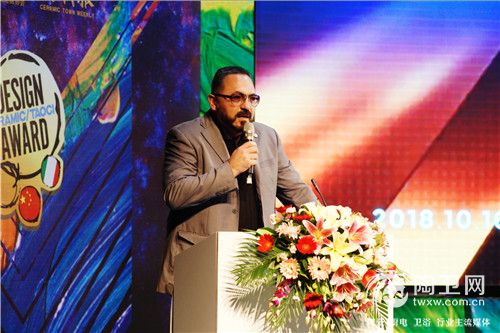 ICC瓷砖总经理汉贝托做主题演讲.jpg