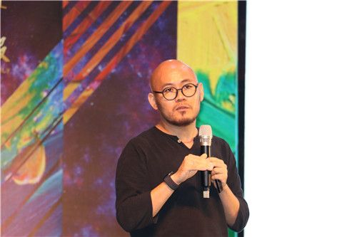 协进陶瓷市场总监  石荣波先生做分享.jpg