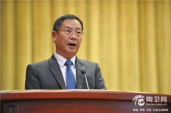 董事长叶德林以《民营经济强，则佛山强》主题发言.jpg