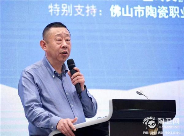 图3、中国陶瓷工业协会营销分会专职副会长于枫.jpg