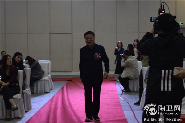 戎长生走红毯.JPG