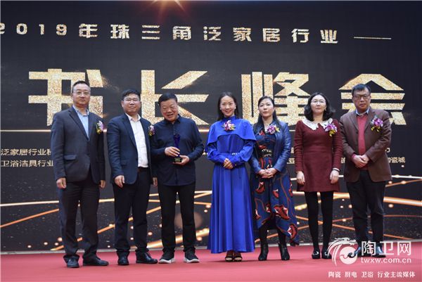 为戎秘颁奖.JPG