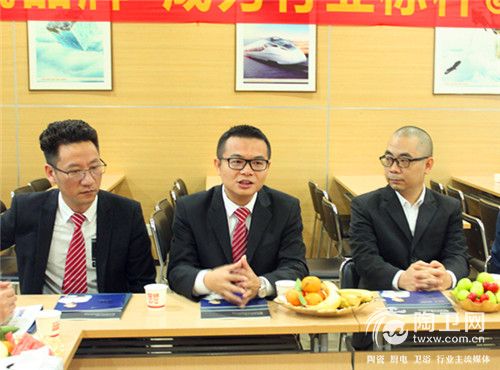 4金牌卫浴&鹏程装饰战略合作.jpg