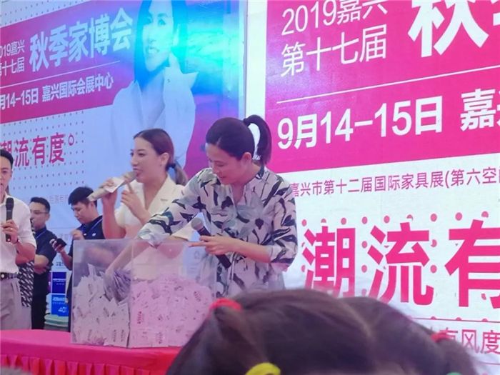 1 莱博顿淋浴房.jpg