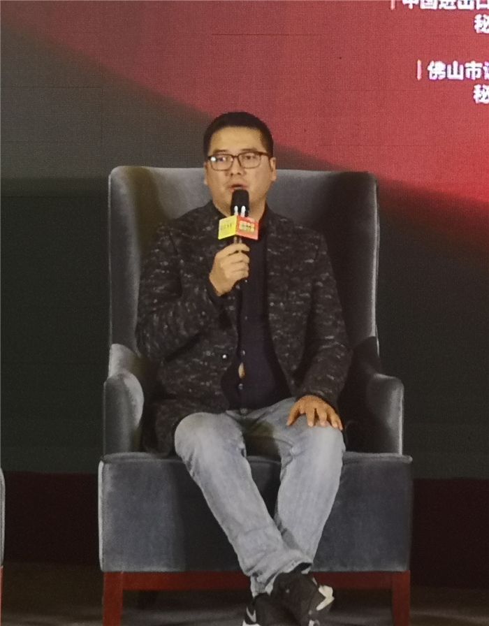 罗杰.jpg