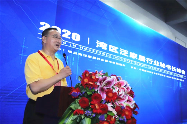6广东省门业协会秘书长徐生.jpg