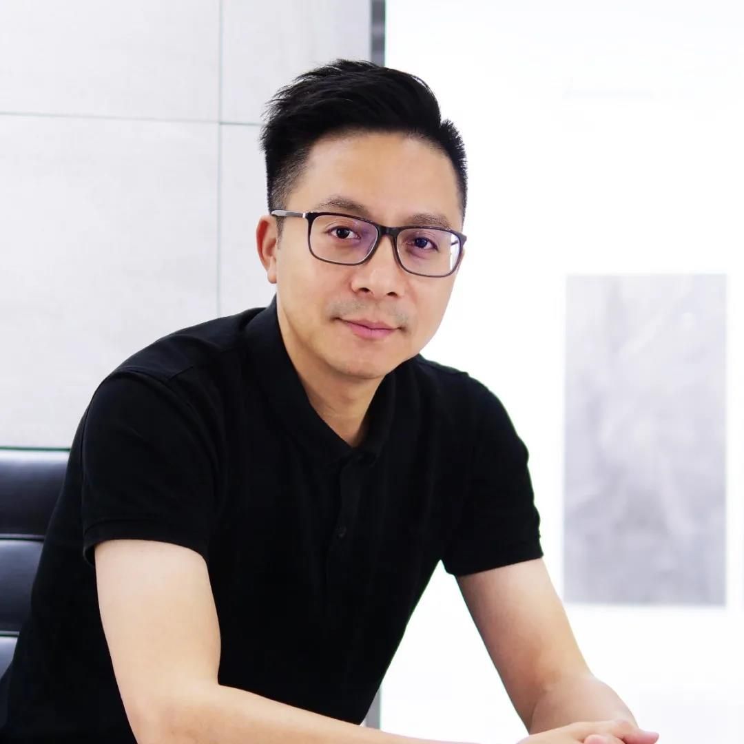 90+轻潮现代砖创始人周荣标.jpg