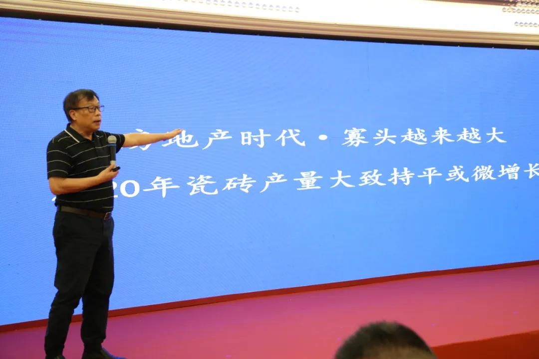 尹虹.jpg