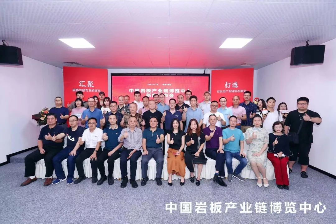 活动大合照.jpg