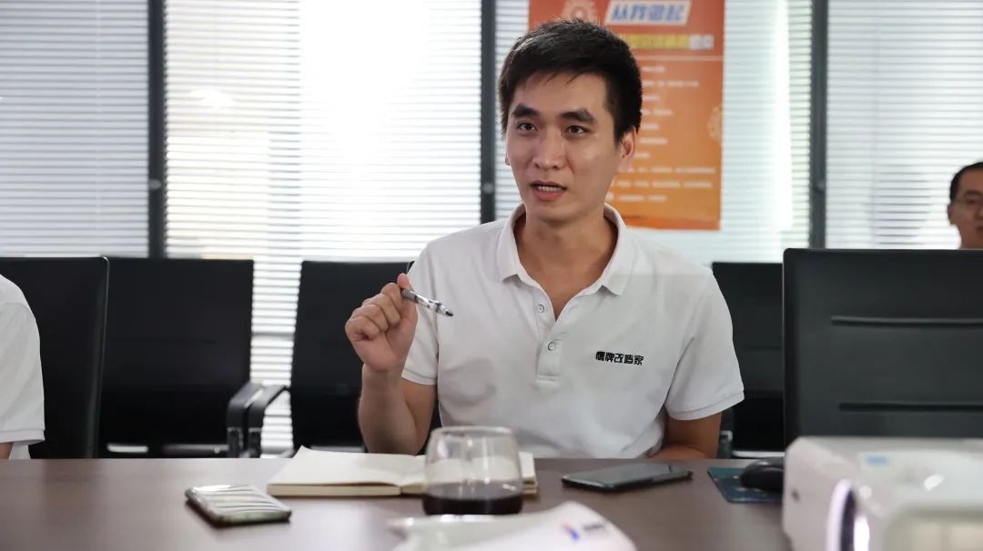 鹰牌改造家市场部总监李伟东.jpg