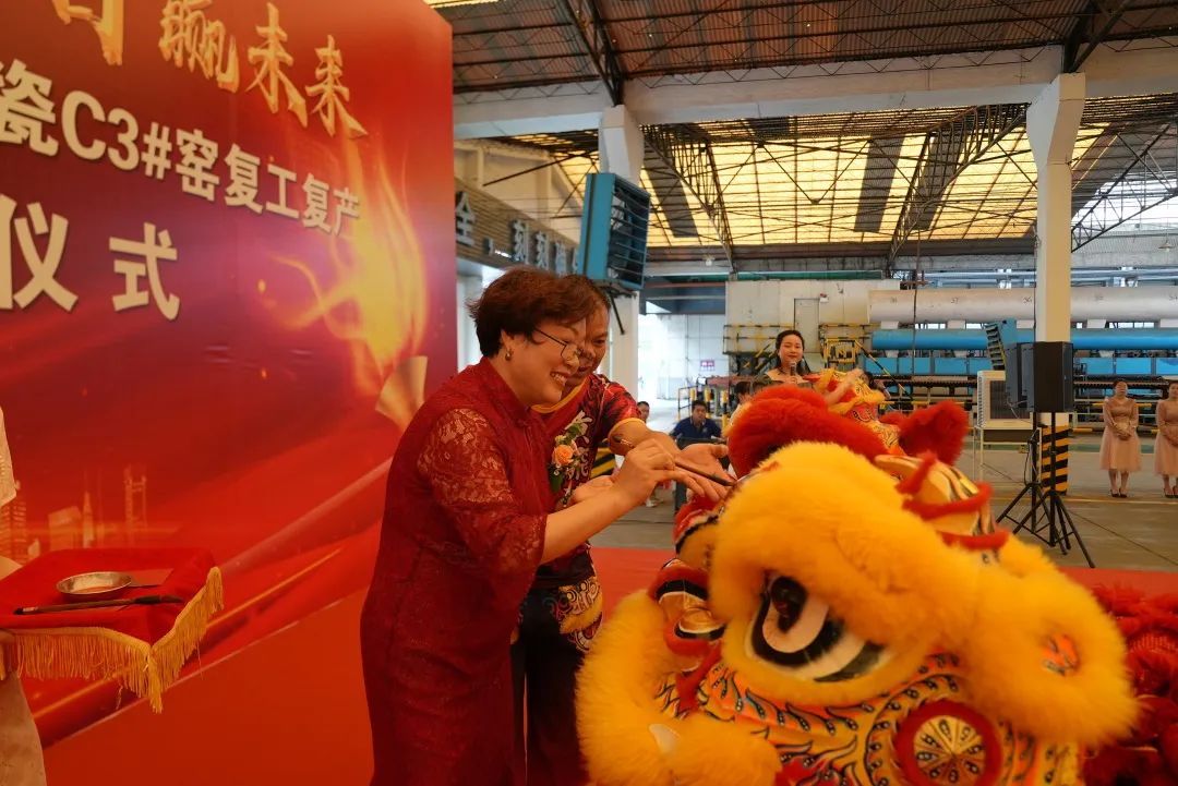 醒狮点睛，寓意金牌亚洲吉祥如意，宏图大展.jpg