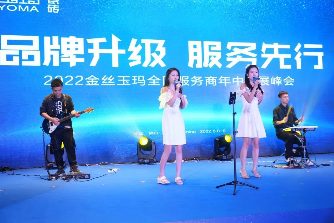 精彩纷呈的表演节目1.jpg